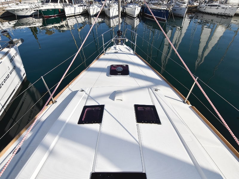 Hope Oceanis 41 біля причалу Marina Zadar