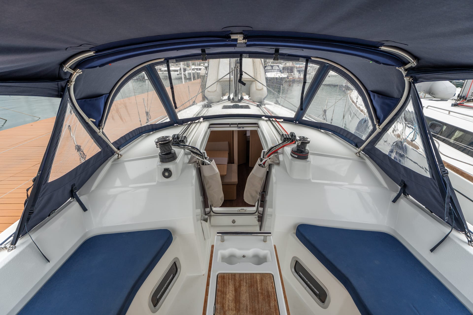 Scilla - Comfort line Oceanis 37.1 vor Anker in Salerno / Marina d'Arechi