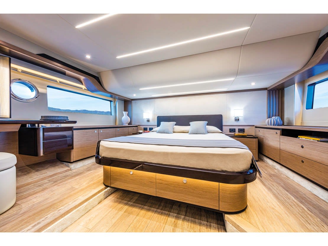 KAIROS Navetta 52 vor Anker in Rogoznica / Marina Frapa