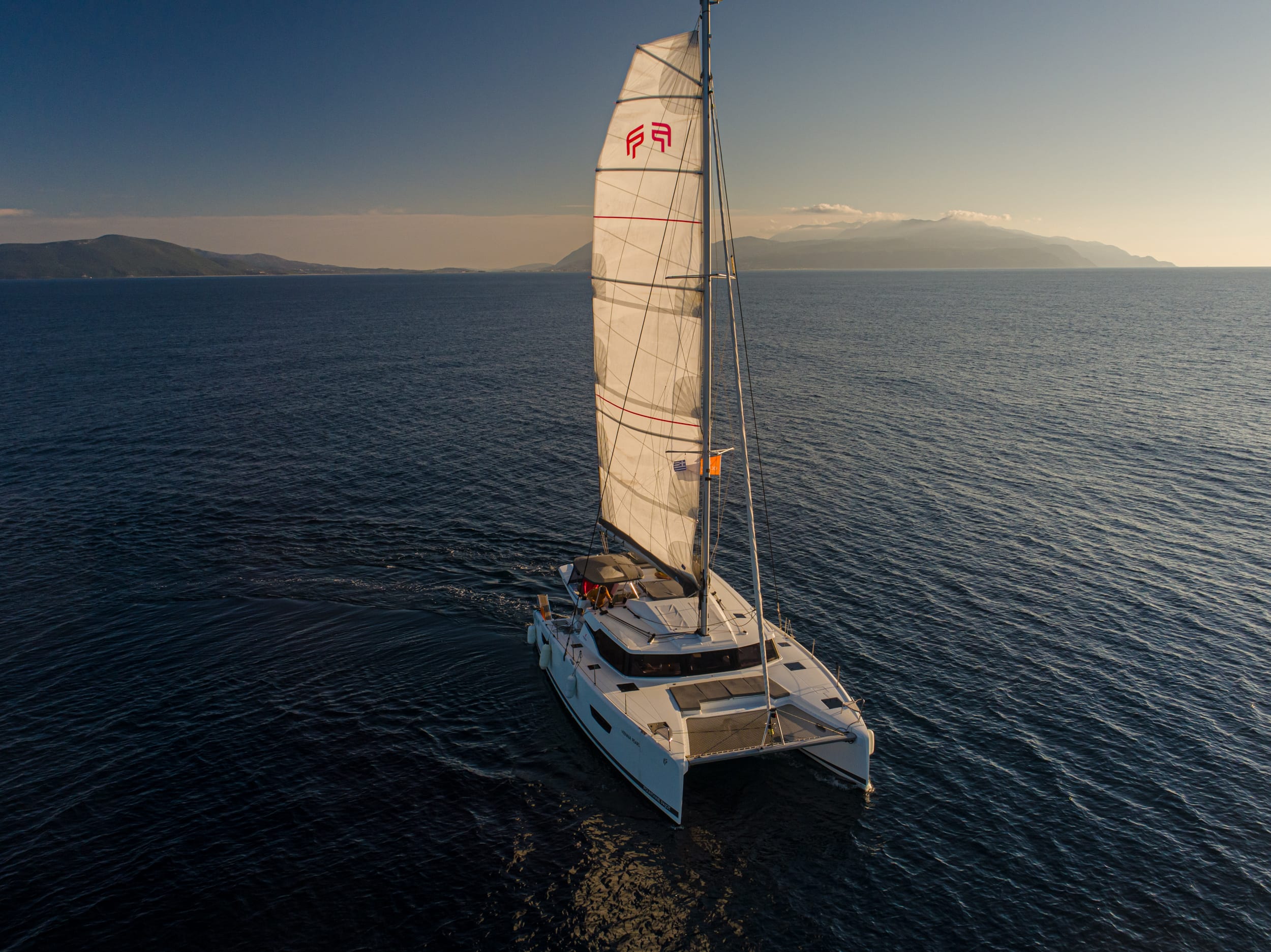 Vienna Pearl Elba 45 amarrado en Preveza Main Port