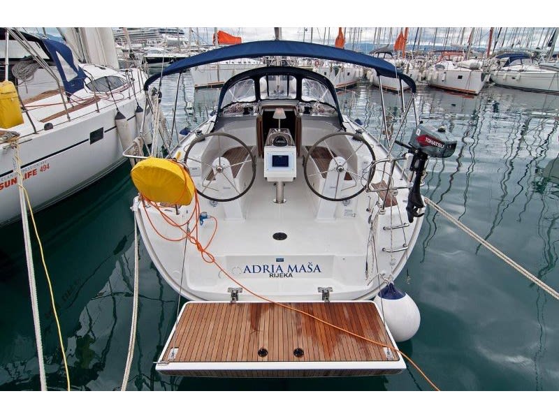 ADRIA MASA Bavaria 34 Cruiser біля причалу ACI Marina Split