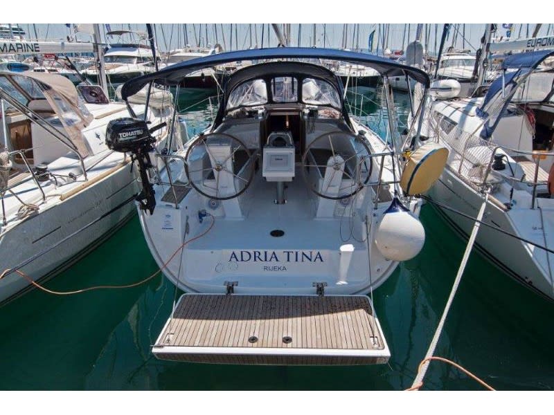 ADRIA TINA Bavaria 34 Cruiser біля причалу ACI Marina Split