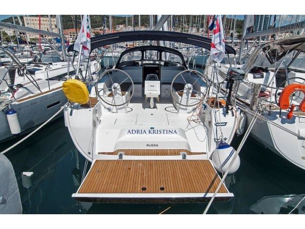 ADRIA KRISTINA Bavaria Cruiser 46 біля причалу ACI Marina Split