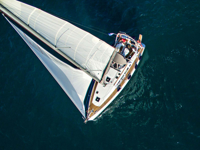 Triton (NEW sails 2021) Sun Odyssey 42 i vor Anker in Port of Volos
