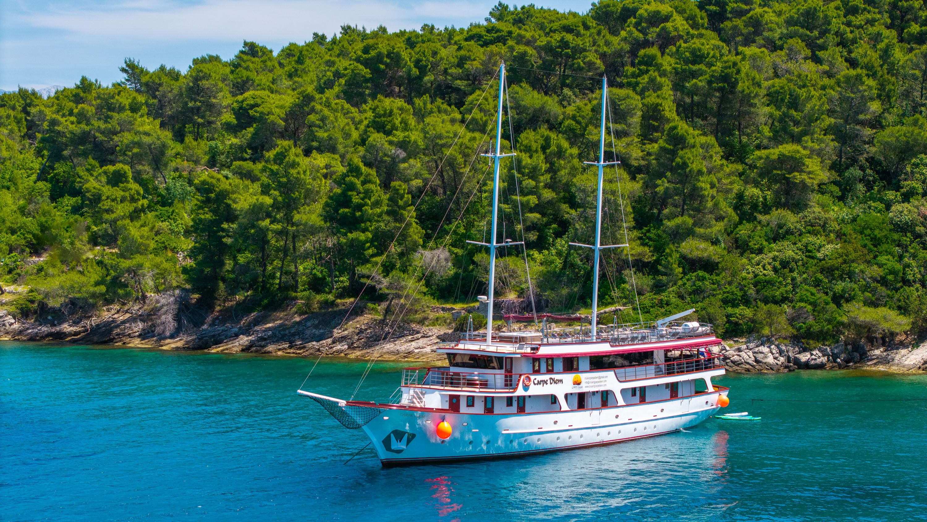 MS Carpe Diem Motor sailer vor Anker in Trogir City Port