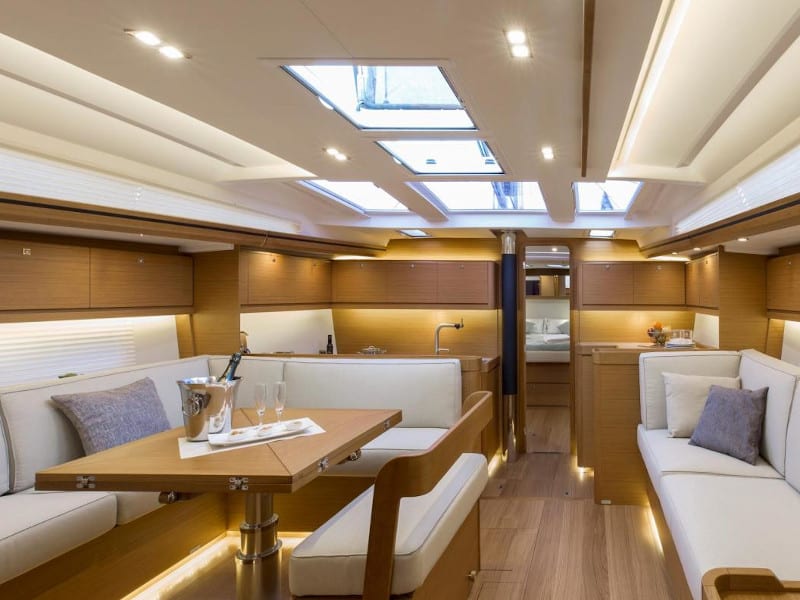 Warriors Tale Dufour 520 Grand Large біля причалу Kalkara Marina