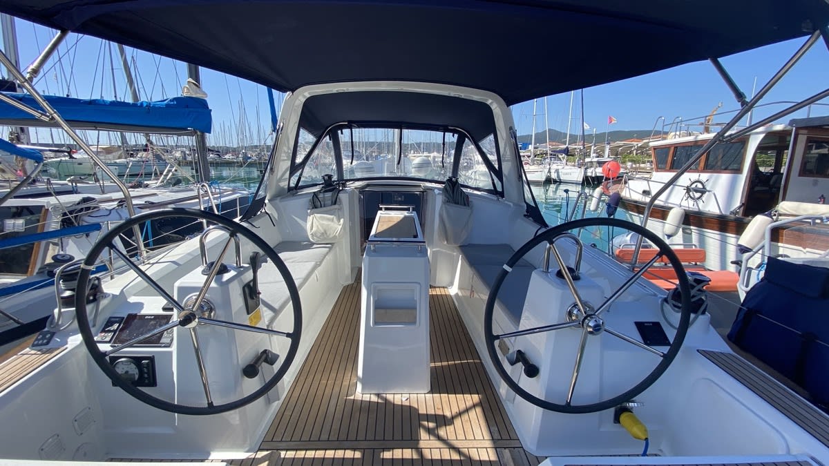 Polis Oceanis 35.1 vor Anker in Castiglioncello / Marina Cala de' Medici