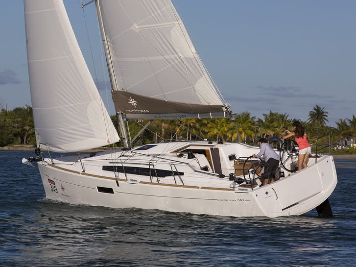 Bravo Kiss Sun Odyssey 349 біля причалу ACI Marina Dubrovnik