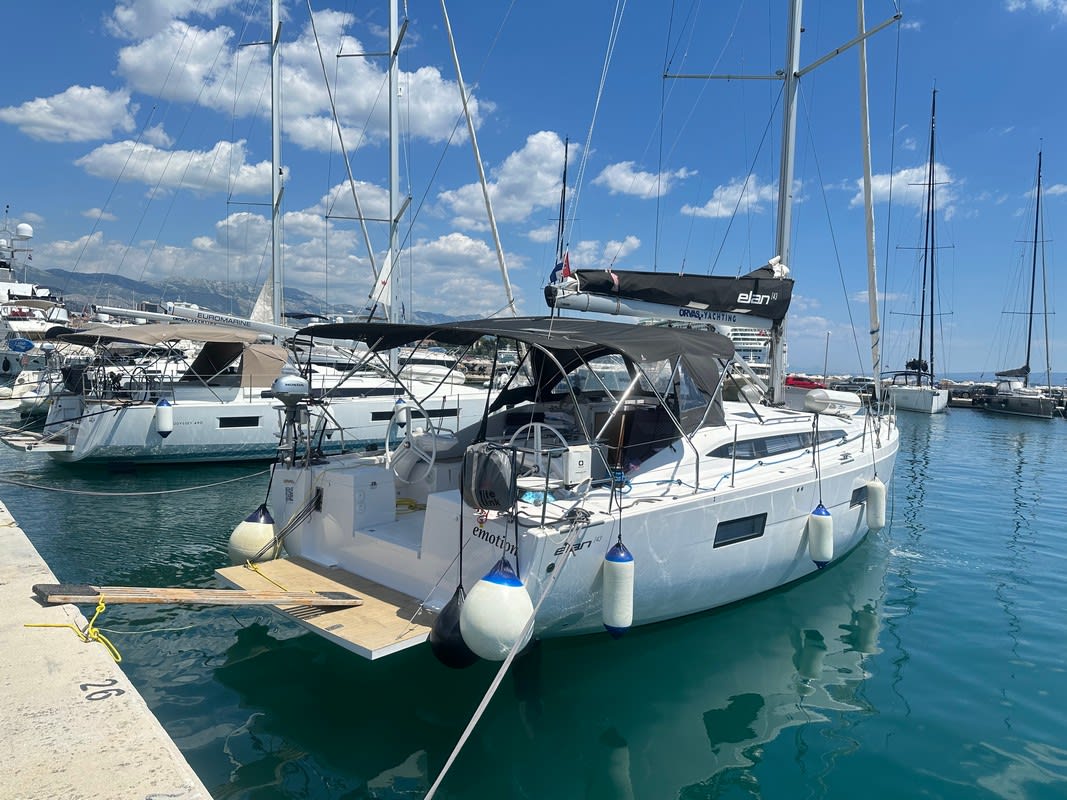 EMOTION Elan Impression 45 vor Anker in ACI Marina Split