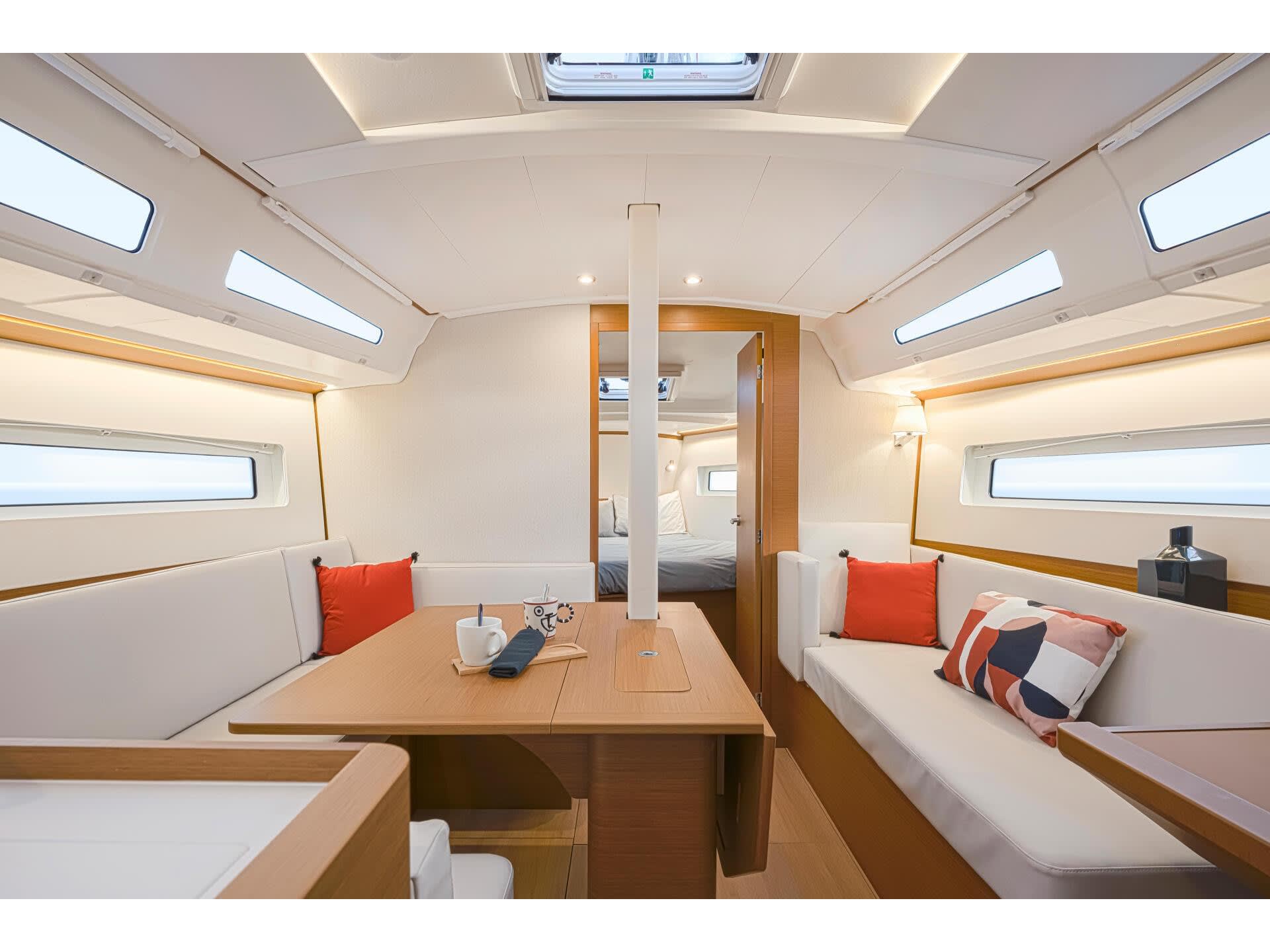 Moon Kiss Sun Odyssey 380 amarrado en ACI Marina Split