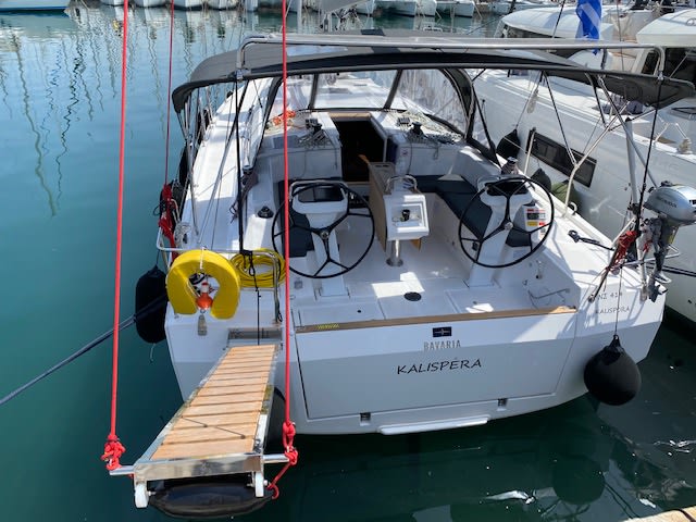 Kalispera Bavaria C42 біля причалу Athens / Alimos Marina