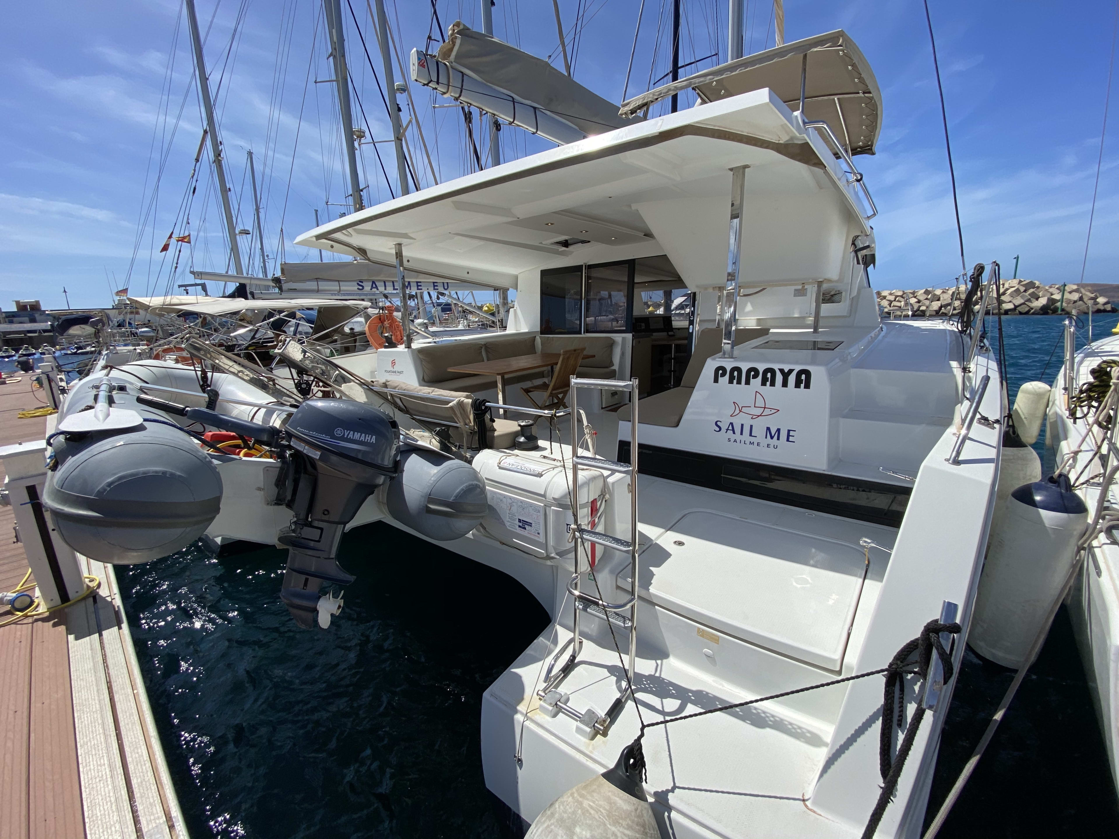 Papaya Lucia 40 vor Anker in Marina Port Ibiza