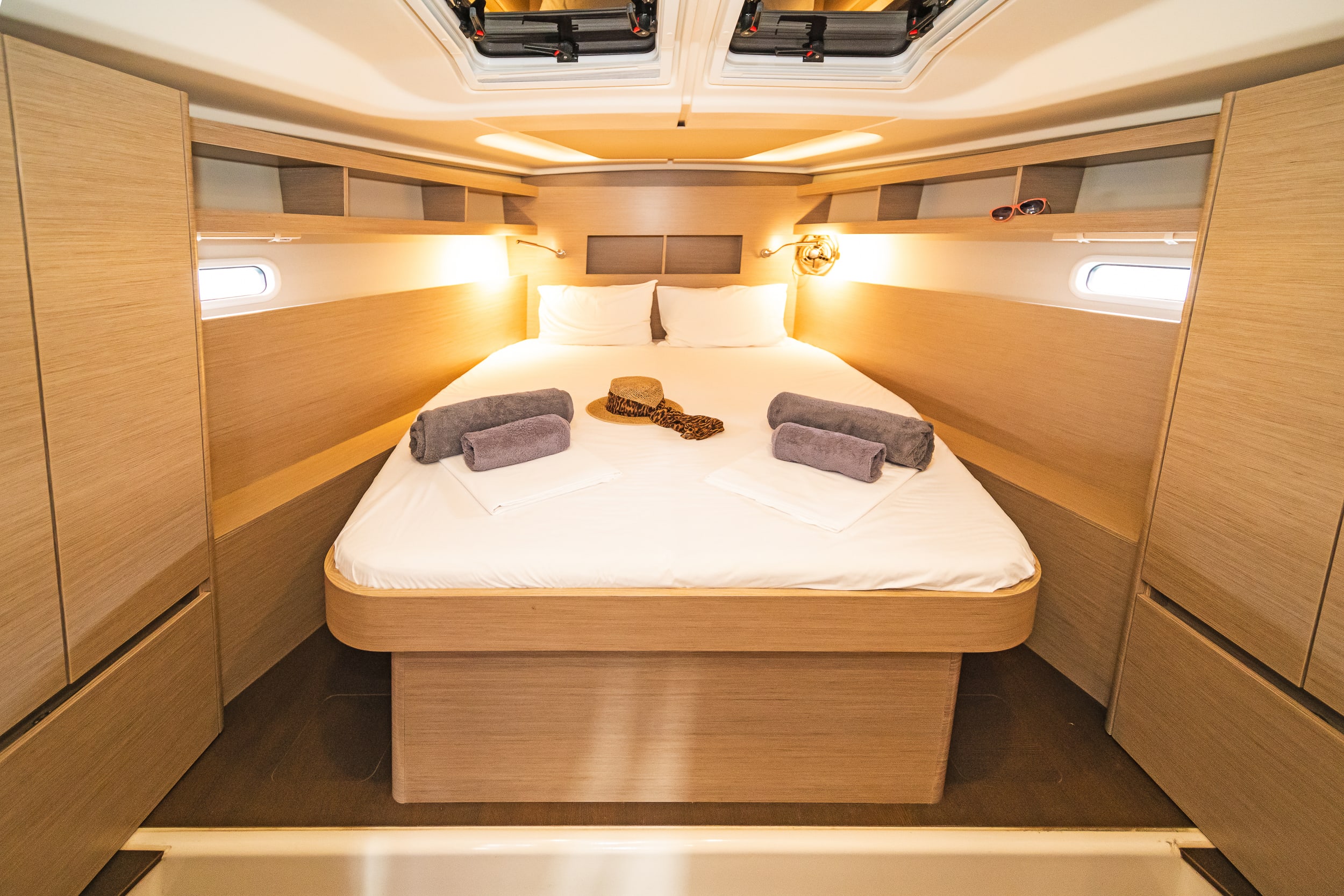 Meraki of London Hanse 458 біля причалу Marina Kos