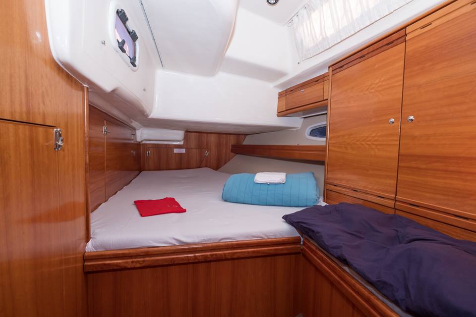CARAIBIX Bavaria 50 Cruiser біля причалу Castiglioncello / Marina Cala de' Medici