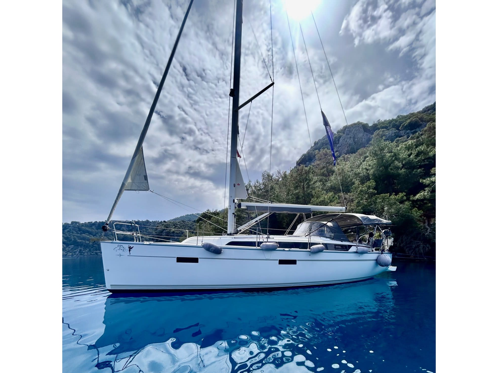 Enjoy The Silence Bavaria Cruiser 37 біля причалу Fethiye / Ece Marina