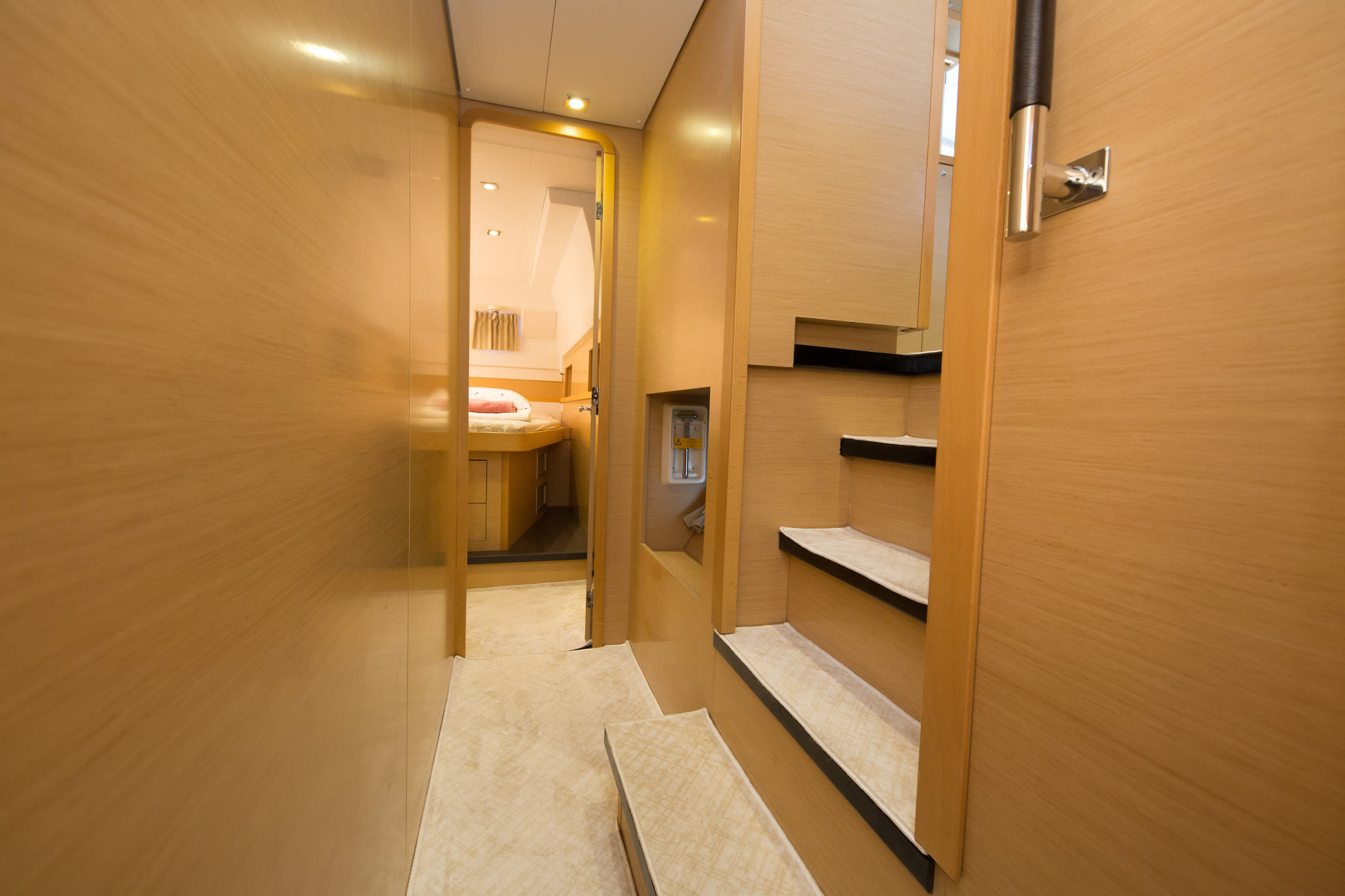 Suncity 2 Lagoon 400 S2 біля причалу Fethiye / Yacht Club Mai