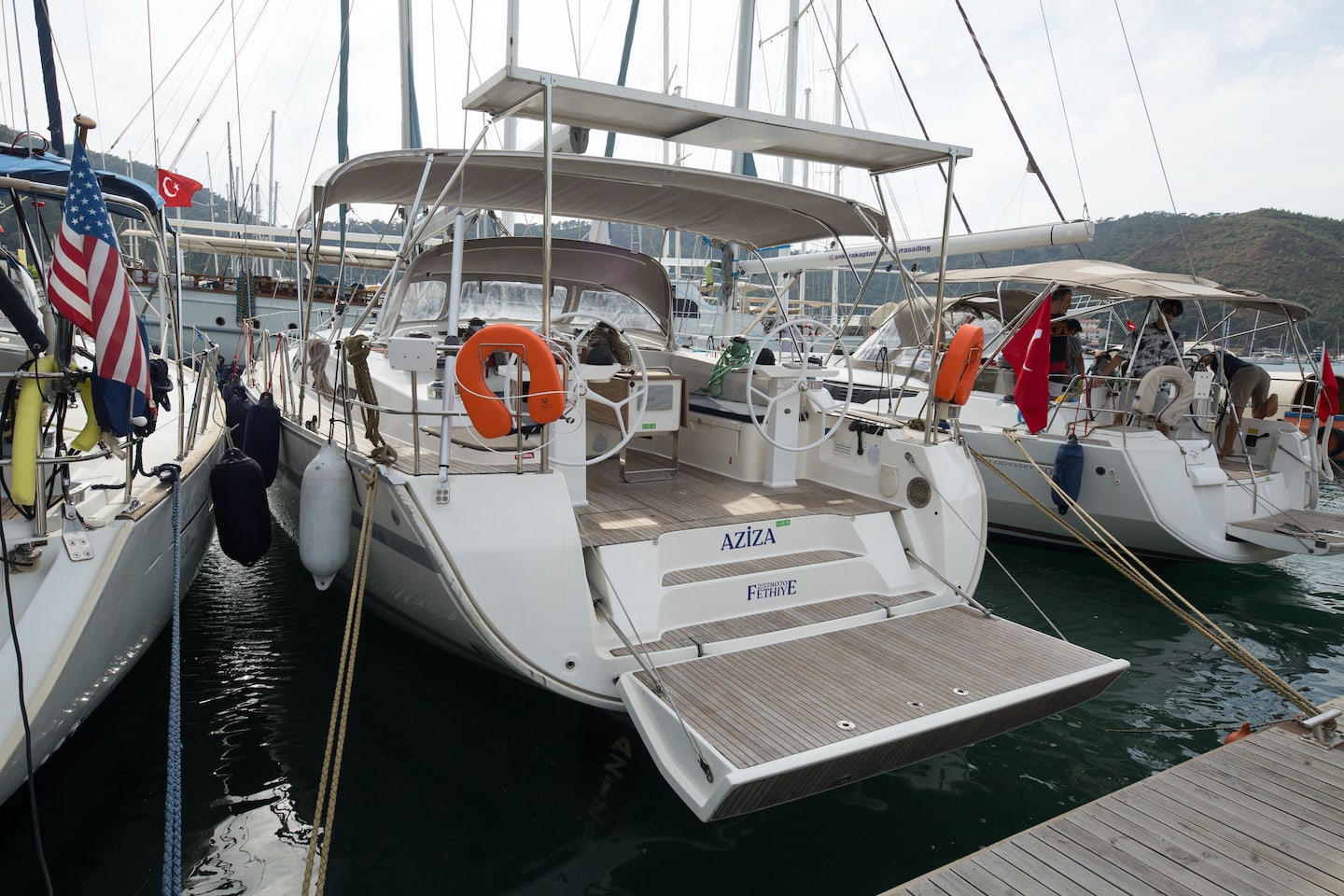Aziza Bavaria 50 amarrado en Fethiye / Yacht Club Mai