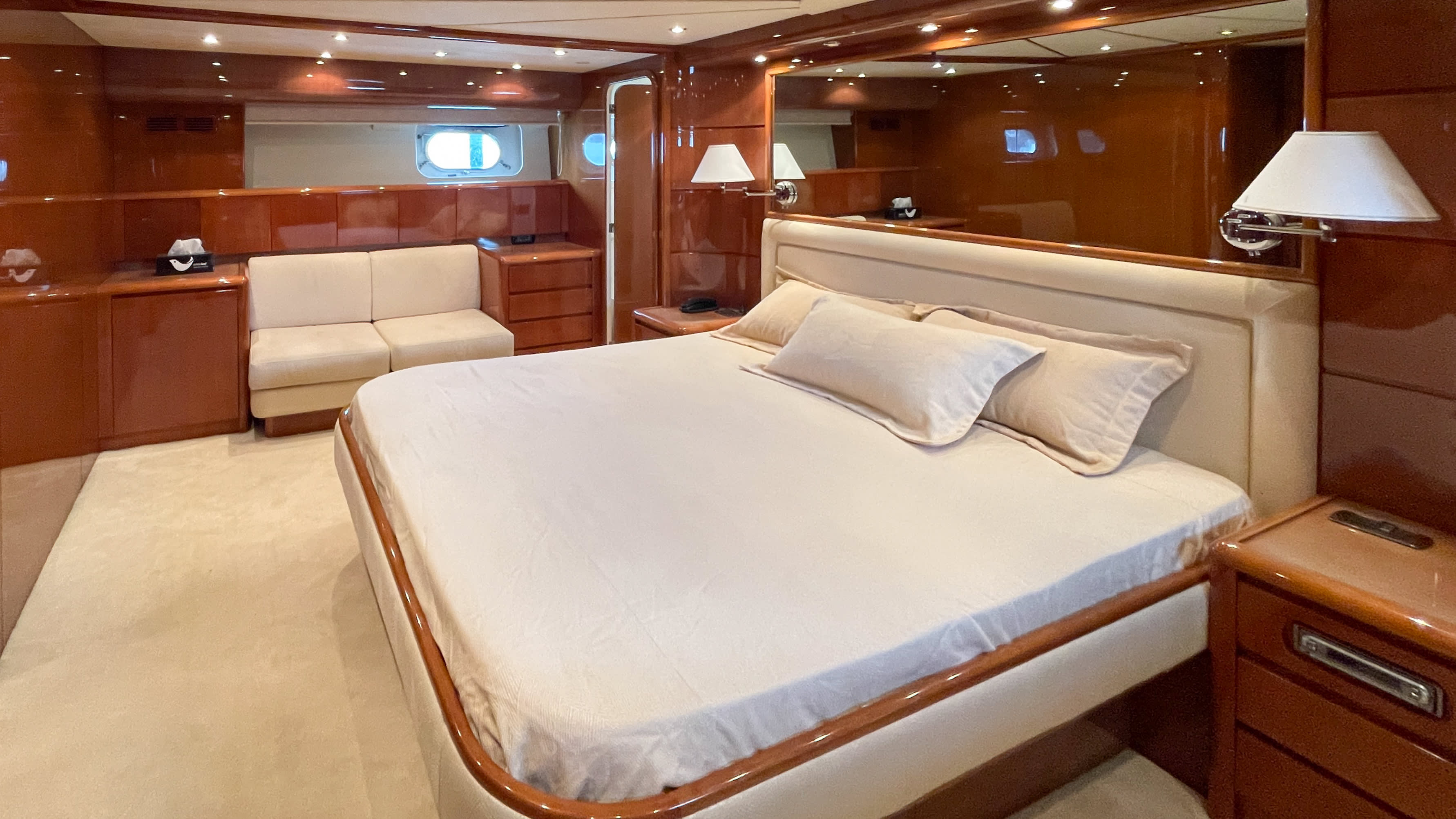 Estia Poseidon Falcon 86 біля причалу Hellinikon - Athens / Agios Kosmas Marina