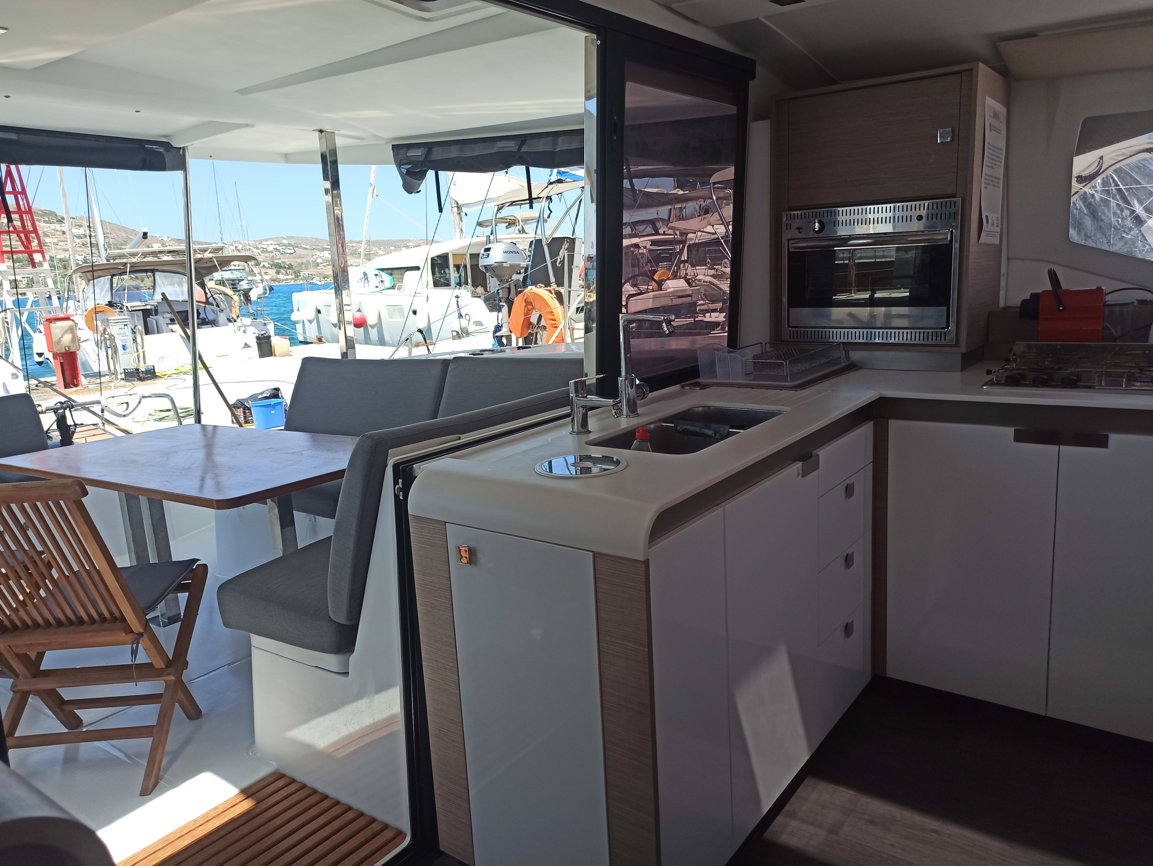 ALMIRIKI Isla 40 vor Anker in Paros port
