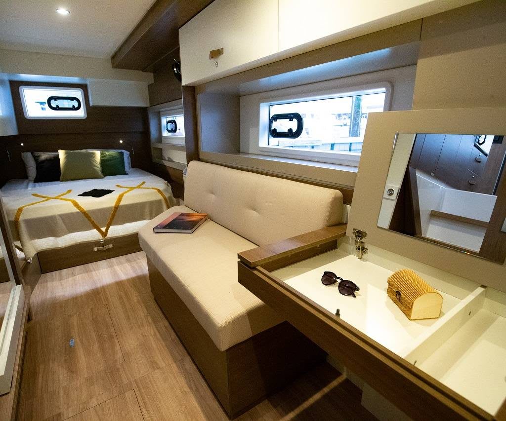 BLISS LUXURY CATAMARAN Bali 4.4 vor Anker in Capo d'Orlando Marina