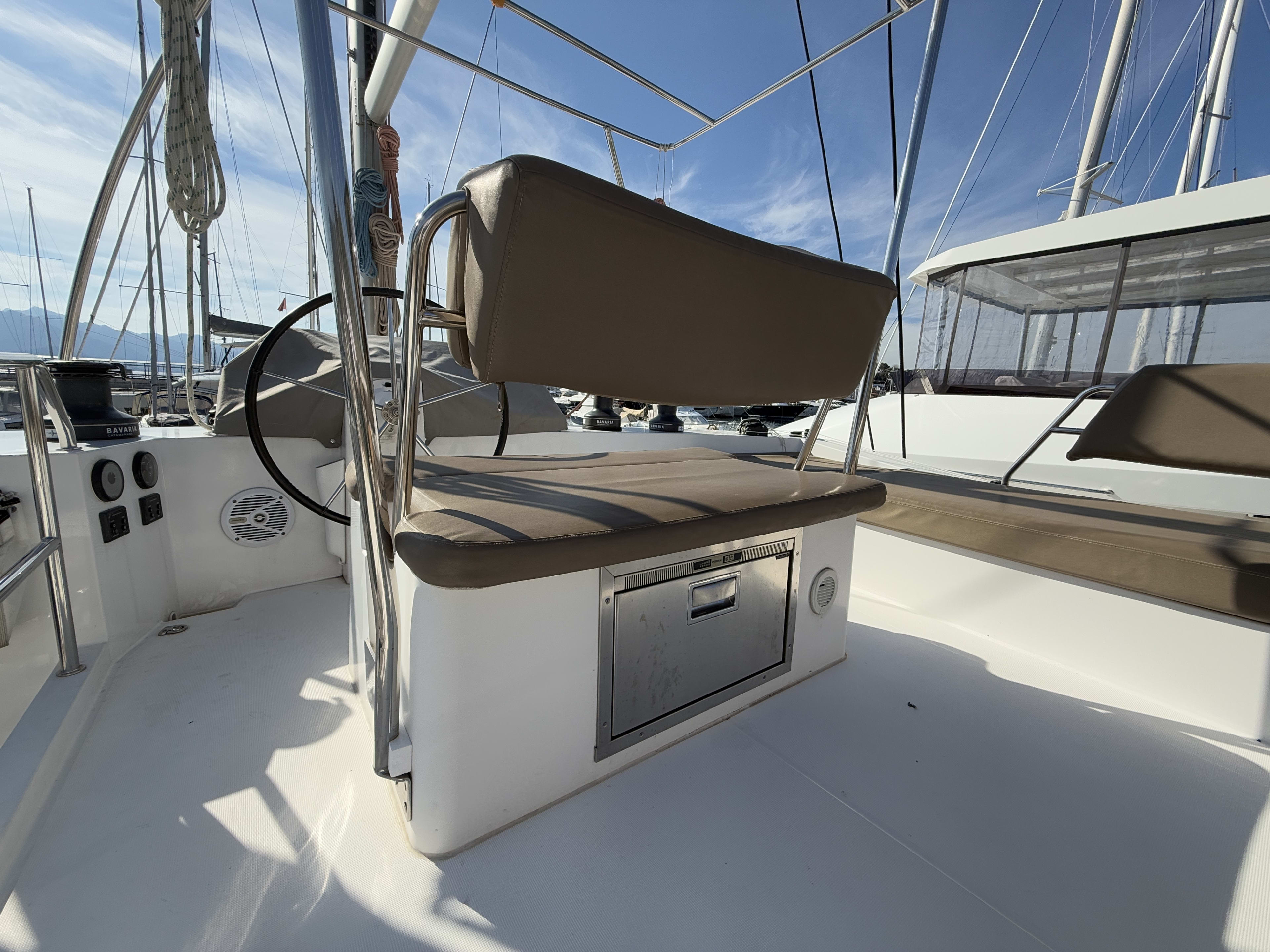 Daria 2 Nautitech 46 Fly біля причалу Marmaris / Albatros Marina