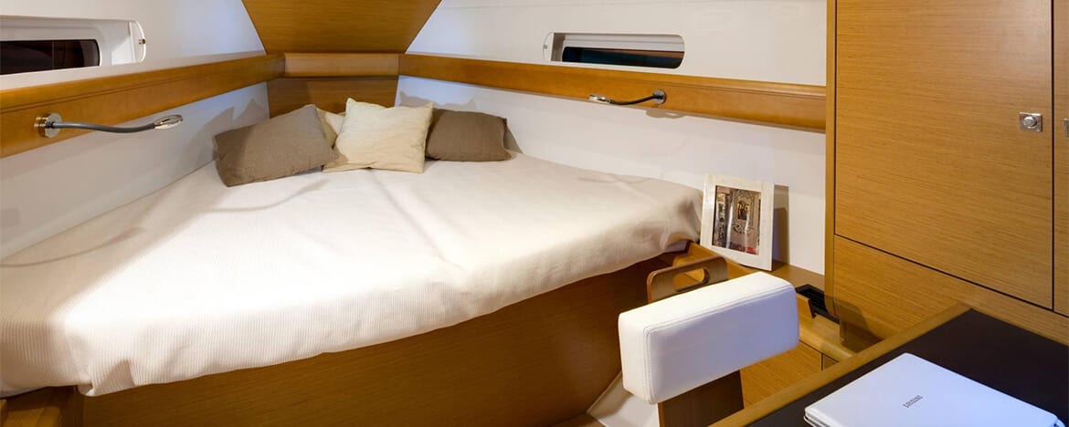 Anerada Sun Odyssey 419 біля причалу Athens / Alimos Marina