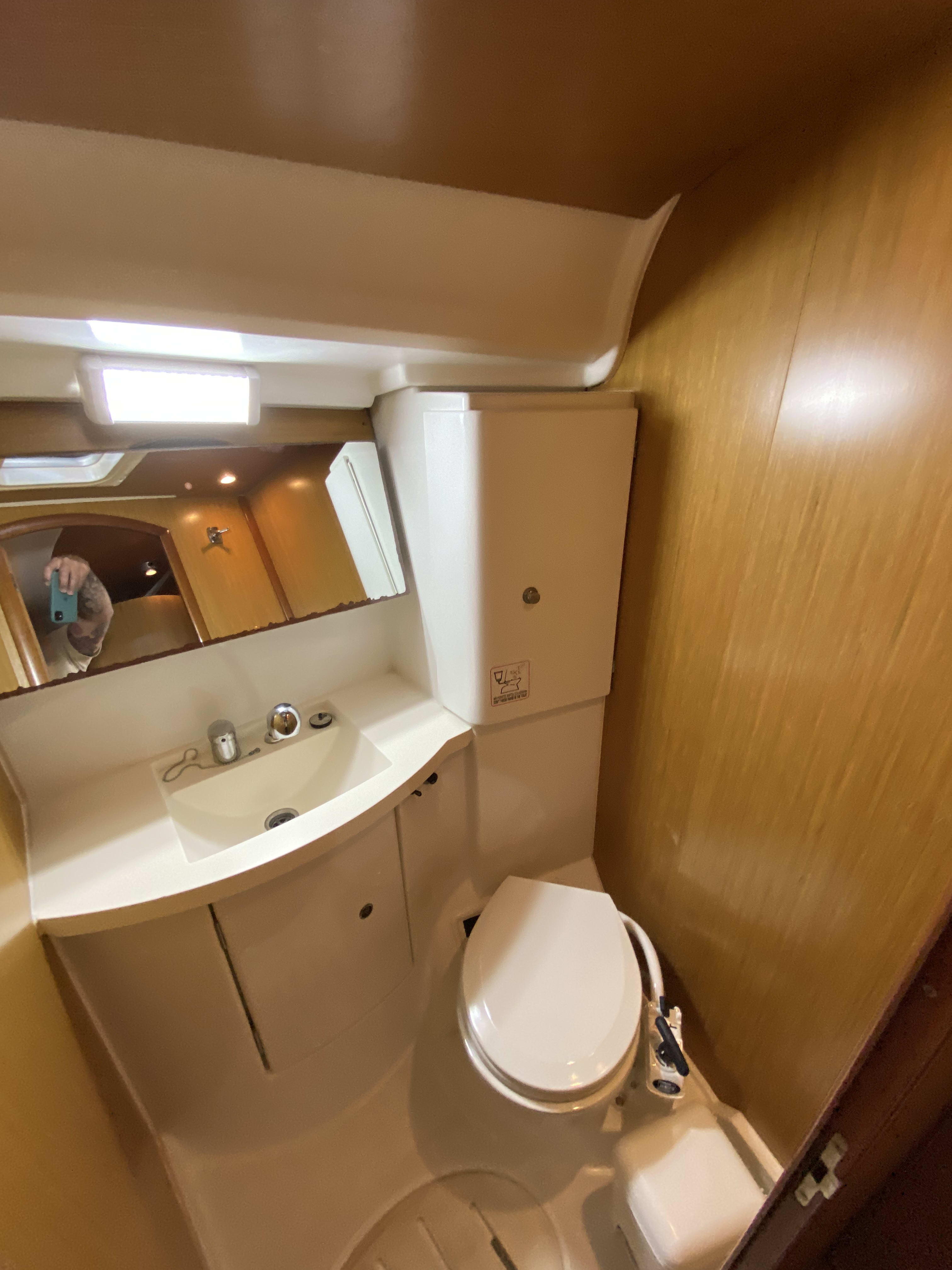 Imagine Sun Odyssey 42 i vor Anker in Marina Kos
