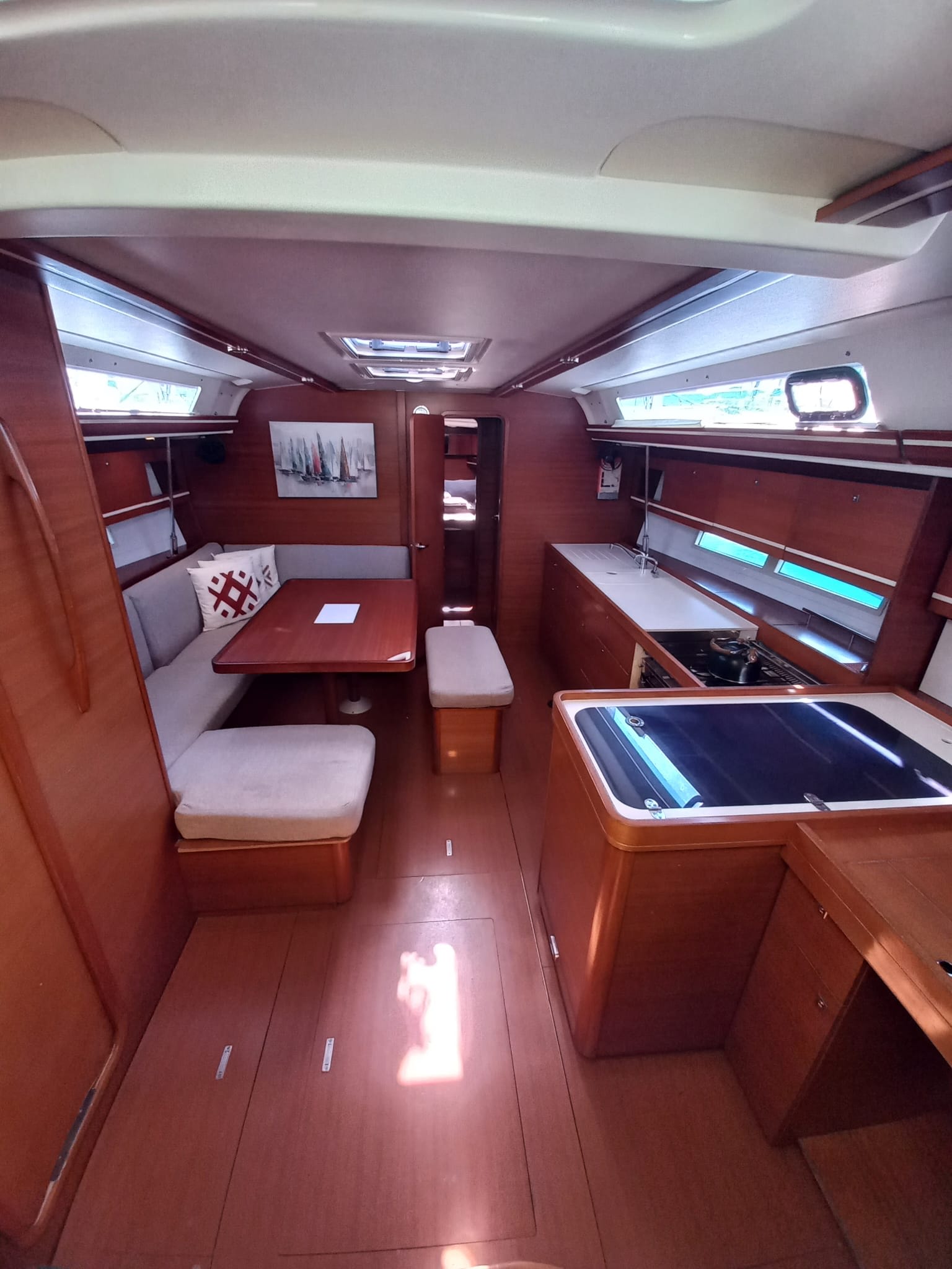 Pandeia Dufour 450 Grand Large amarrado en Netsel Marmaris Marina