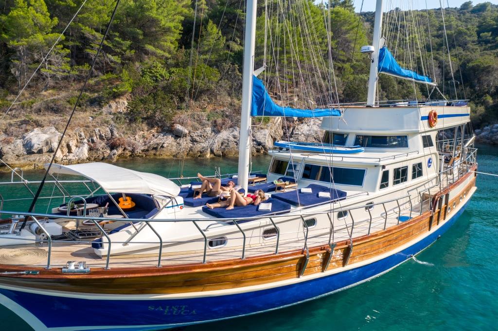 Saint Luca Gulet vor Anker in Port of Split / East Harbour