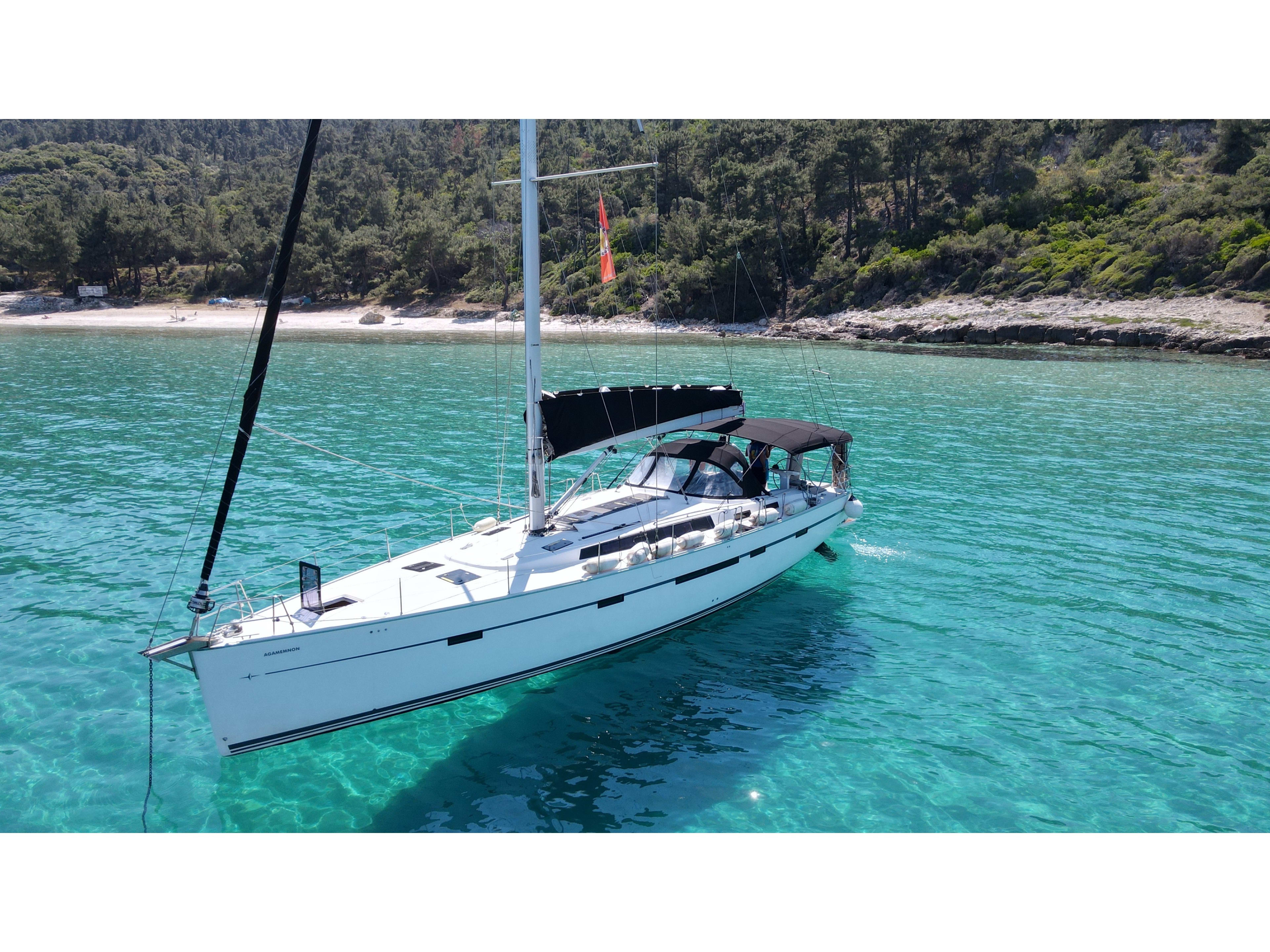 Agamemnon Bavaria Cruiser 56 біля причалу Kavala Marina