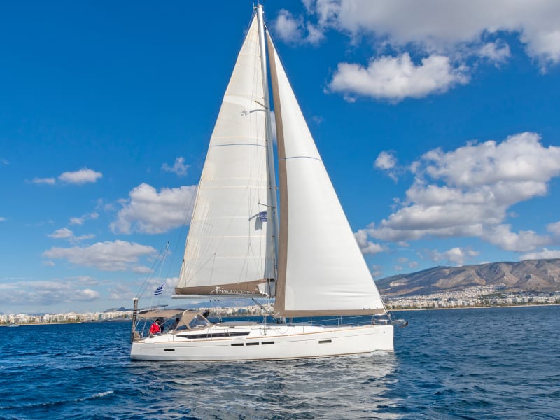 Promise Sun Odyssey 509 біля причалу Athens / Alimos Marina