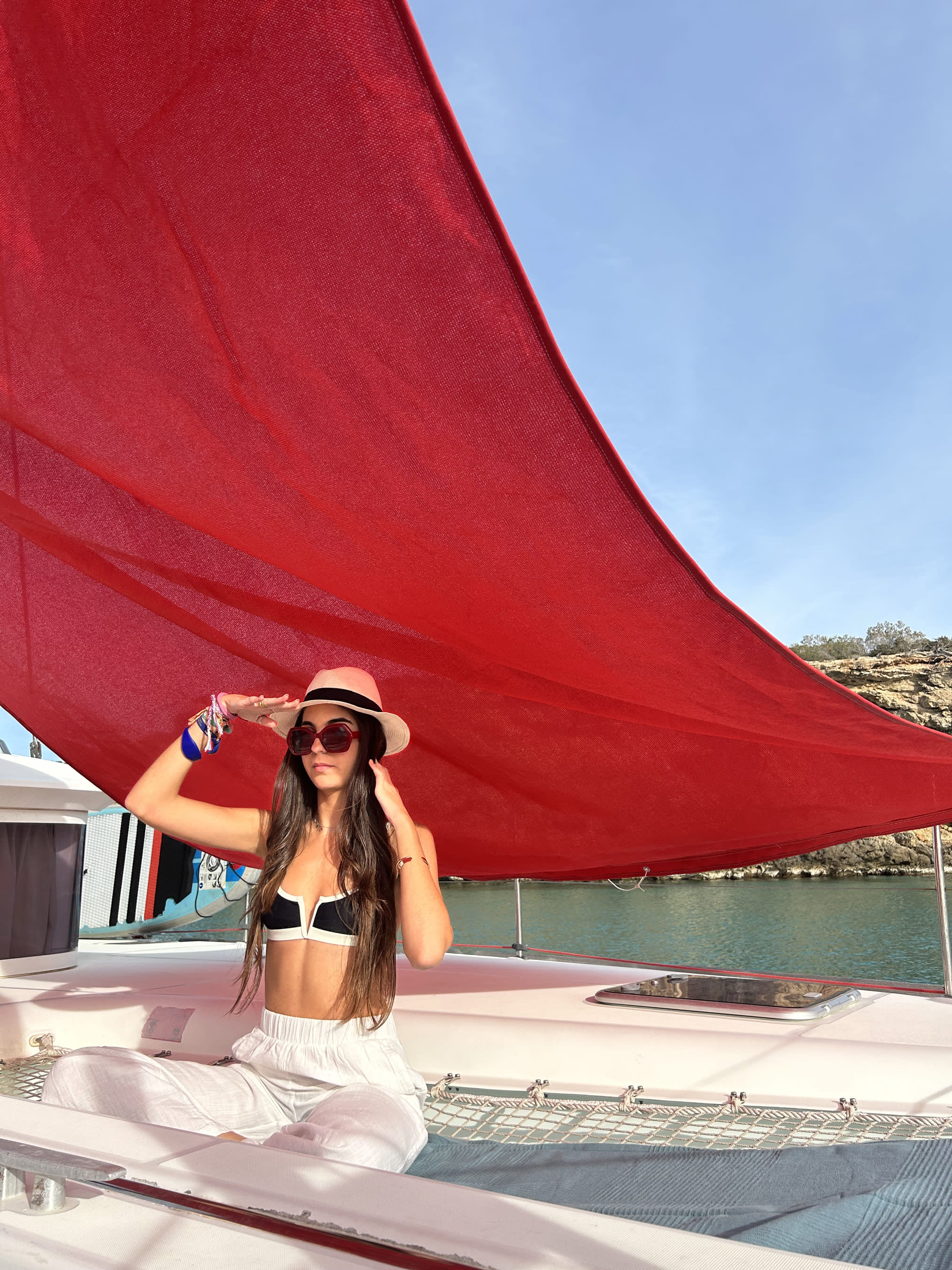 Nusa Lagoon 400 vor Anker in Club Nautico Ibiza