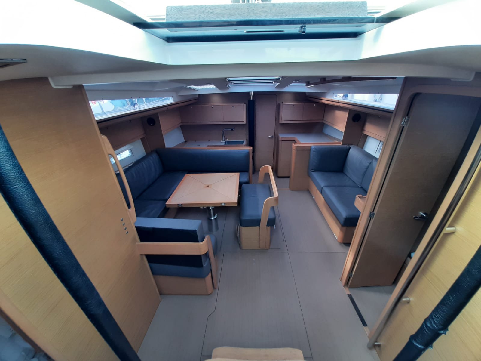 Sirius Dufour 520 Grand Large біля причалу Furnari / Marina Portorosa