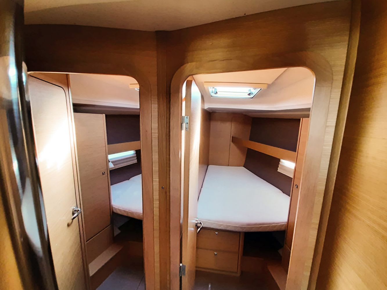 Divina Dufour 460 Grand Large біля причалу Vibo Marina