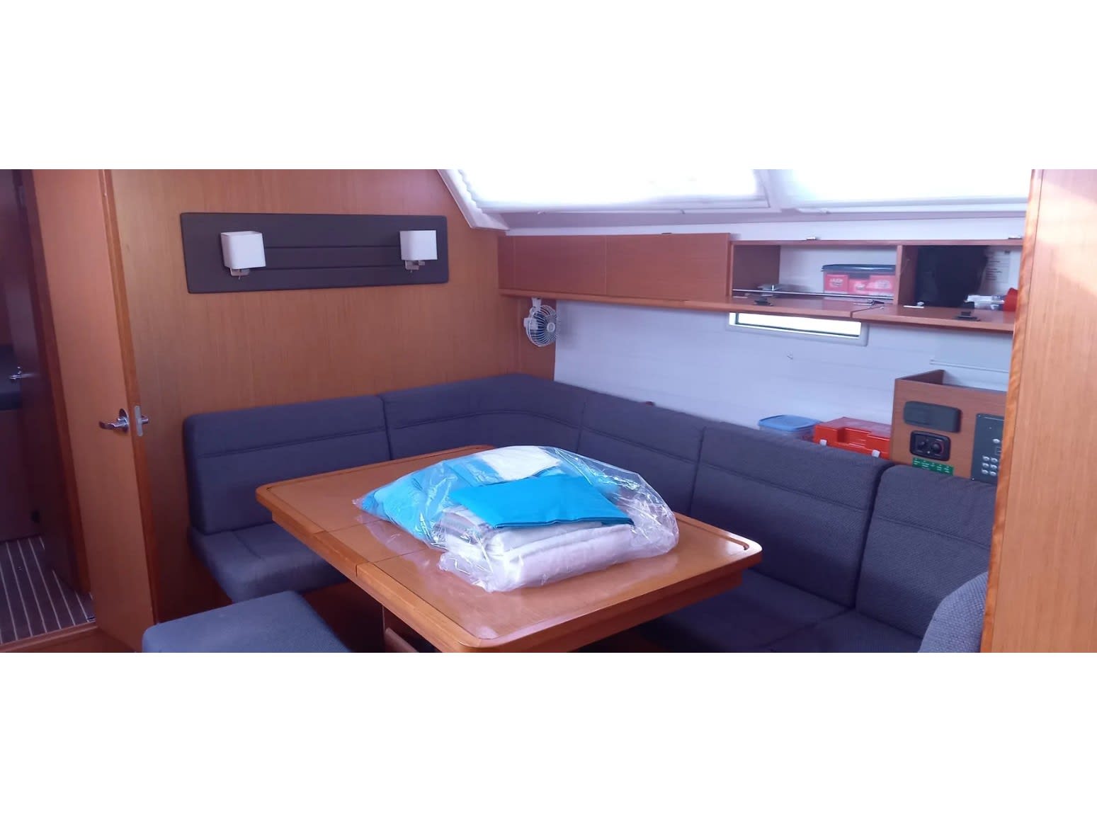 Captain John Bavaria 46 Cruiser біля причалу Lefkada / Nikiana Marina