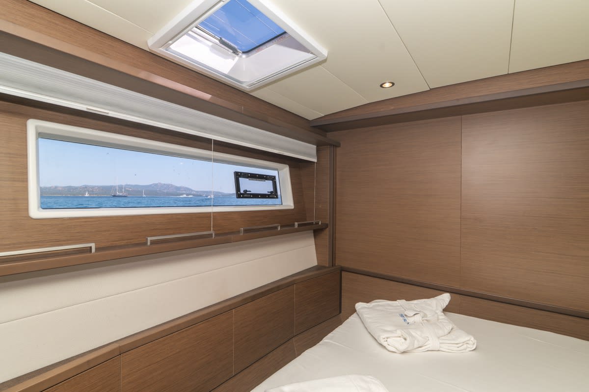 The Sun - FIRST CLASS Lagoon 620 amarrado en Portisco / Cala dei Sardi