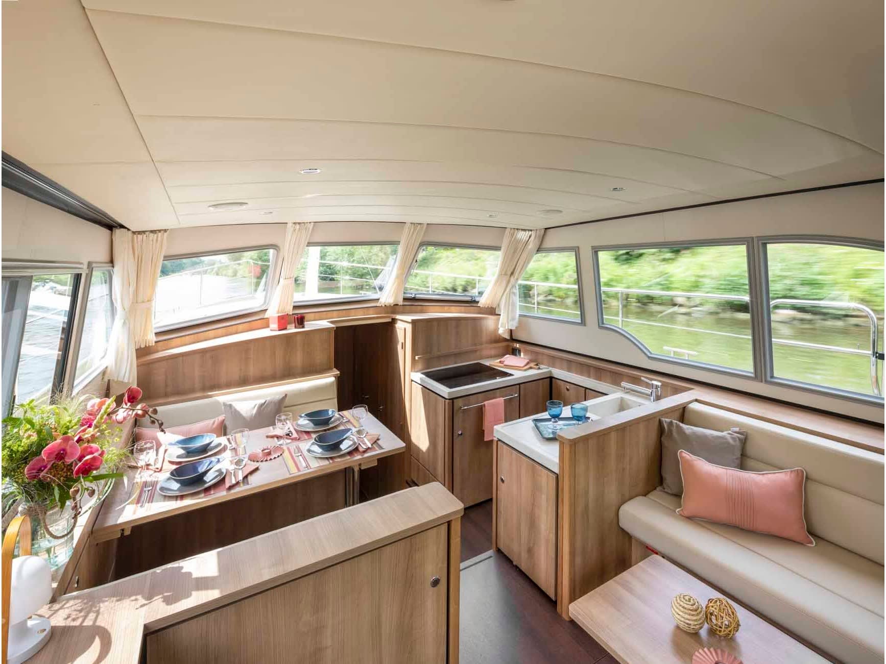Helena II Linssen Grand Sturdy 40.0 AC moored at Kinrooi / Jachthaven De Spaanjerd