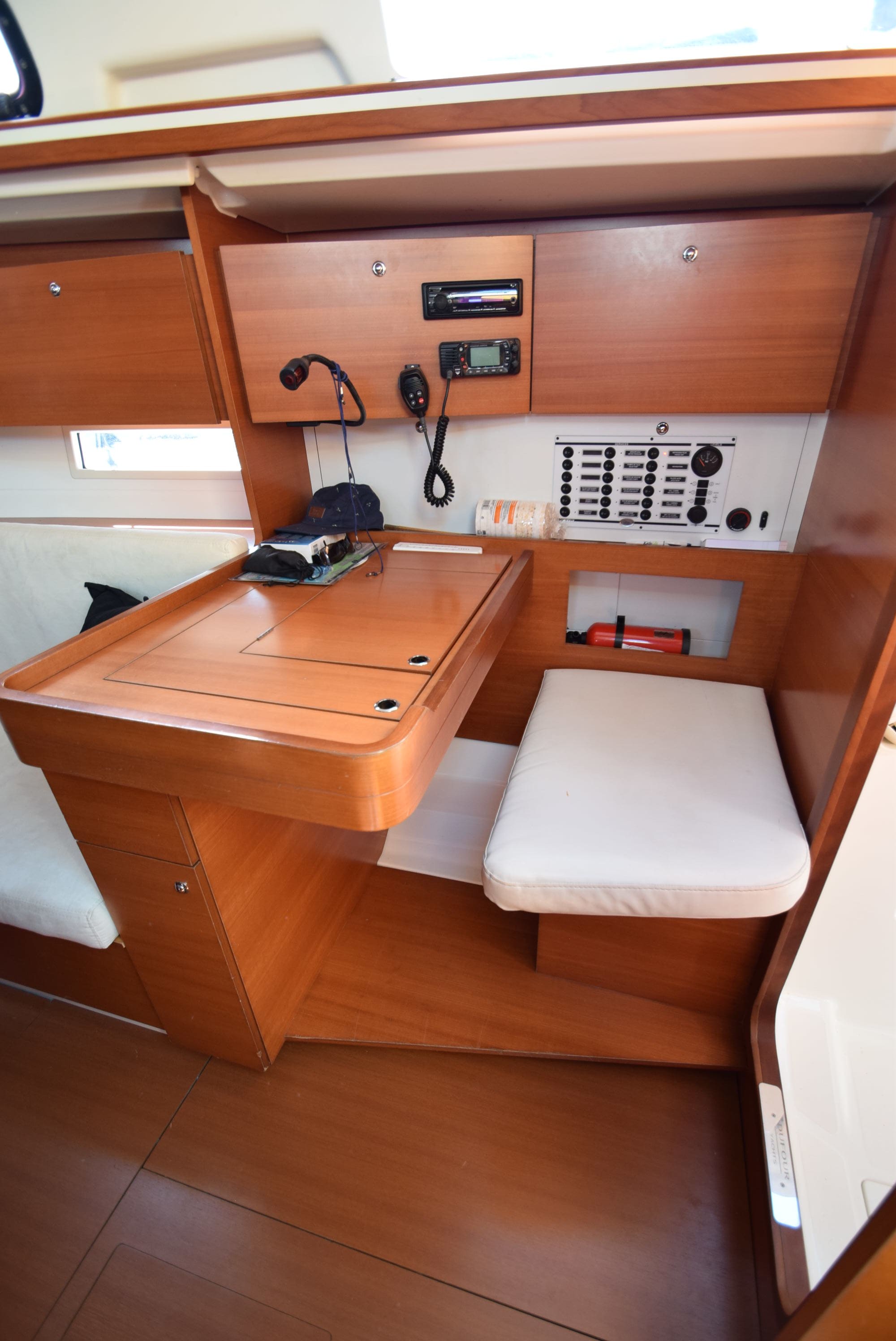 Vittoria Dufour 335 Grand Large біля причалу KYCN Nieuwpoort