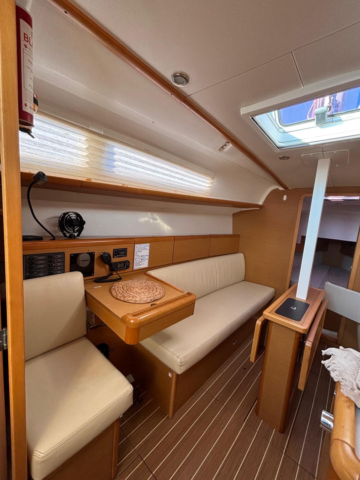 Sun Odyssey 33i біля причалу D-Marin Marina Gouvia