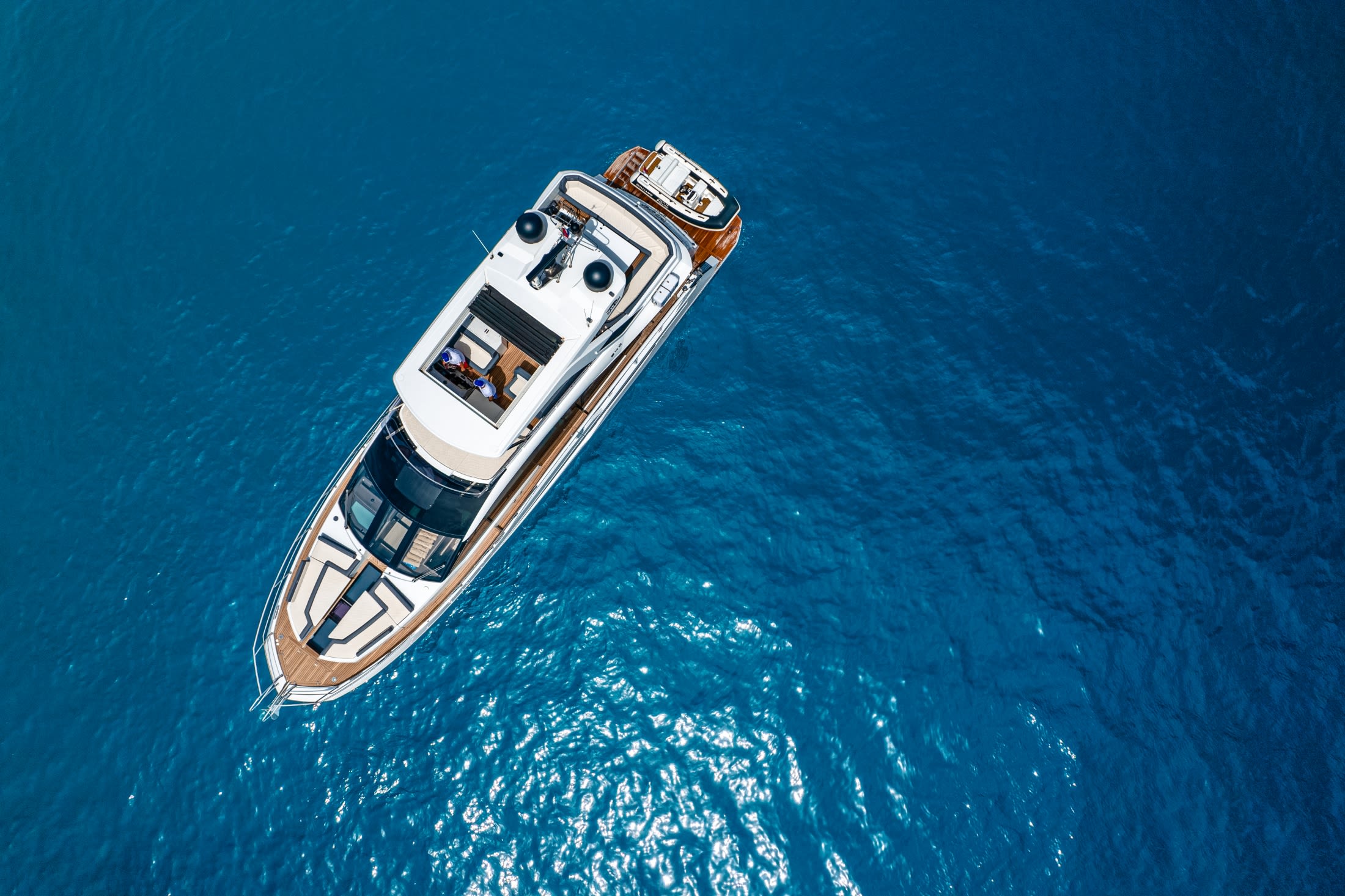Premium + Galeon 640 Fly біля причалу Seget Donji / Marina Baotić