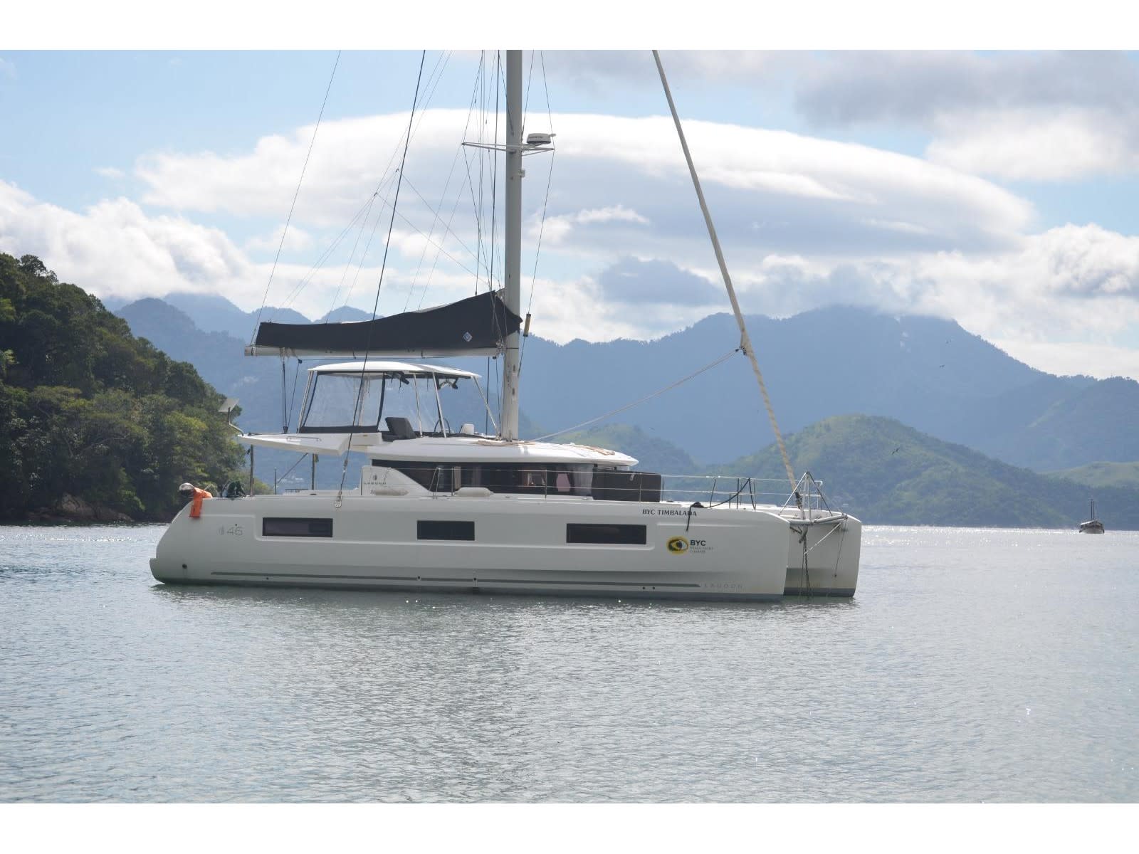 Pelourinho Lagoon 46 moored at Jacuecanga, Angra dos Reis (RJ) / BR Marinas Verolme