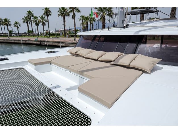 Lalena (WM - A/C - Generator) Astréa 42 біля причалу Castellammare di Stabia / Marina di Stabia