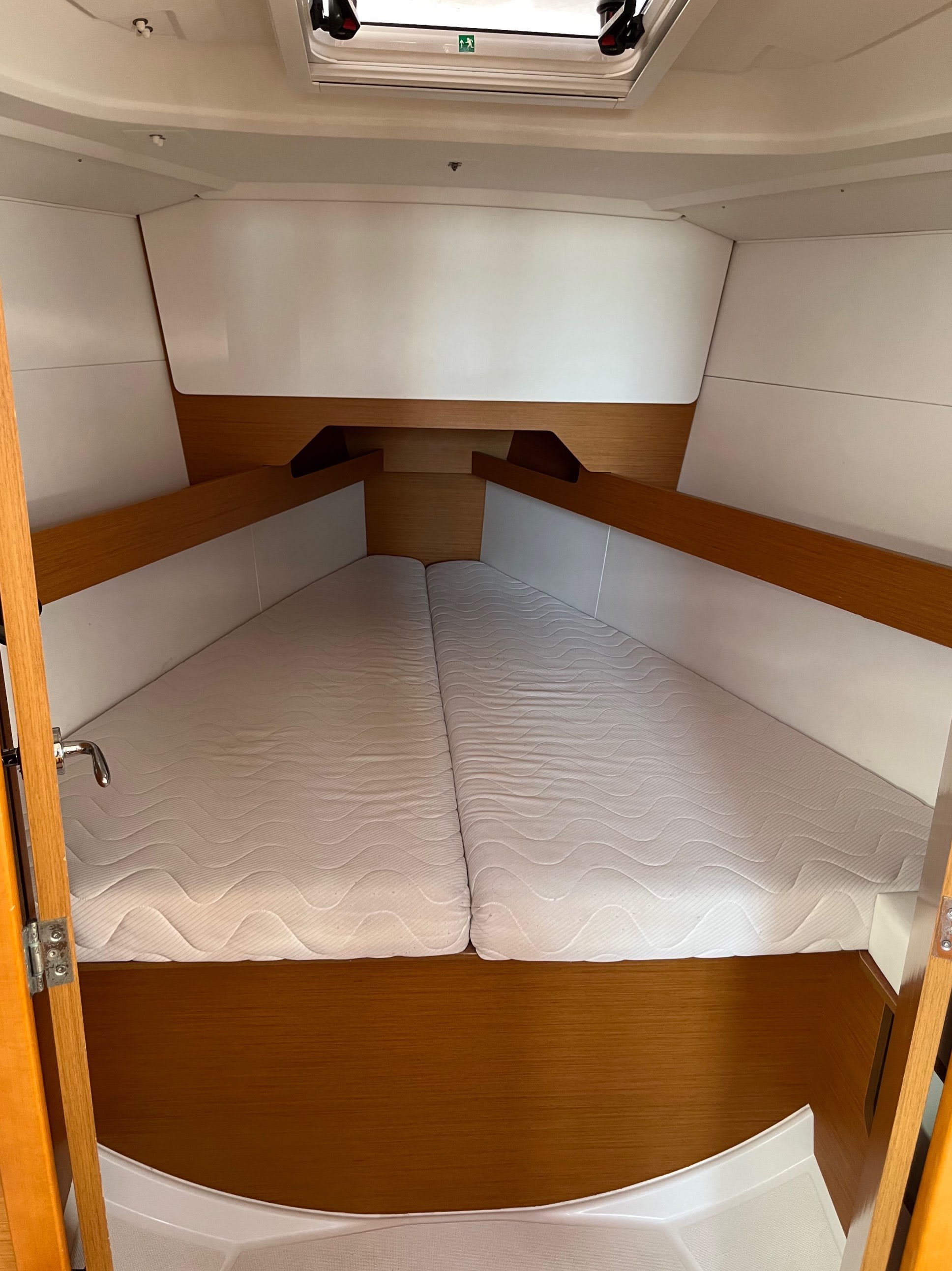 VITA Sun Odyssey 349 біля причалу Sukošan / D-Marin Dalmacija Marina