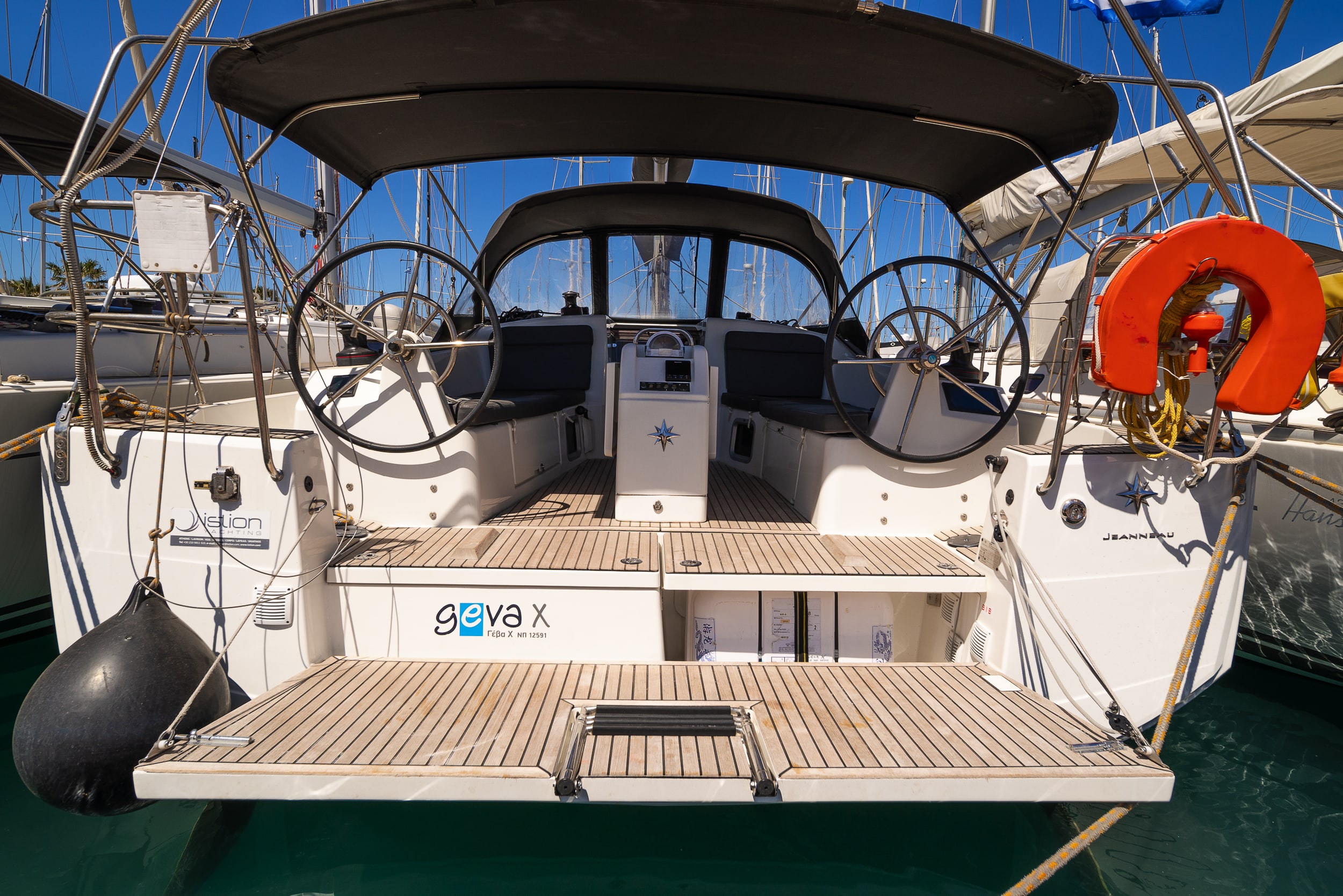 Geva X Sun Odyssey 410 vor Anker in Marina Kos