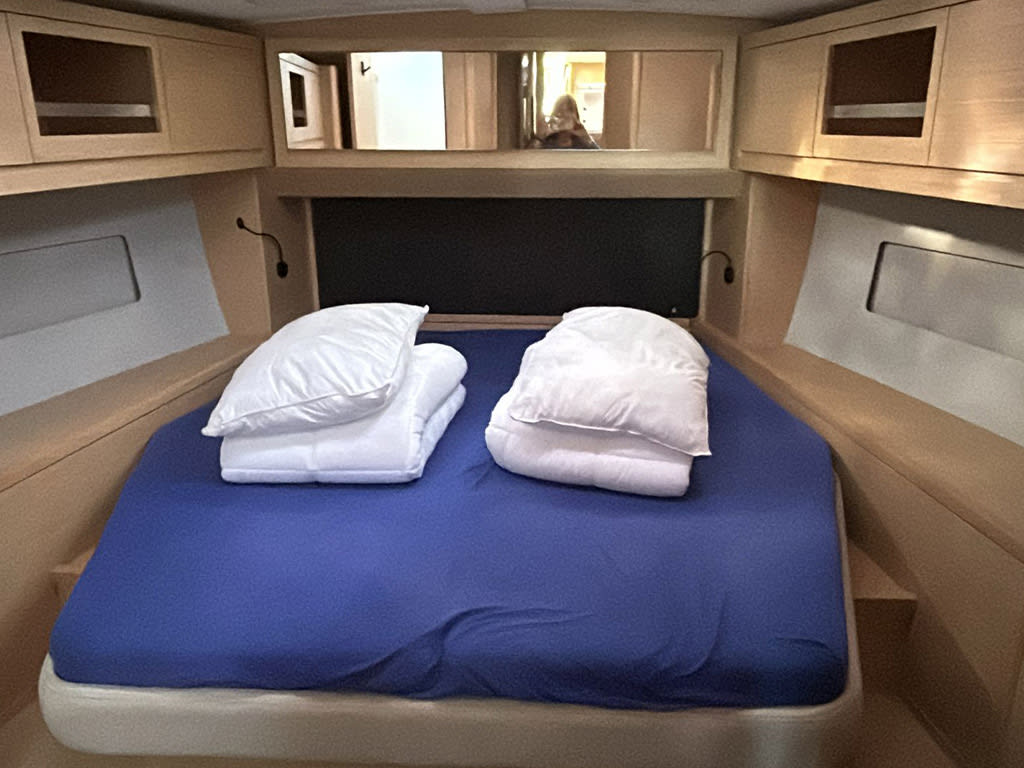 AN Dufour 470 vor Anker in Palma de Mallorca / La Lonja Marina Charter