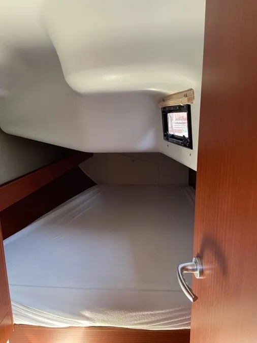 Polaris Dehler 38 SQ vor Anker in Lavrion / Olympic Marina