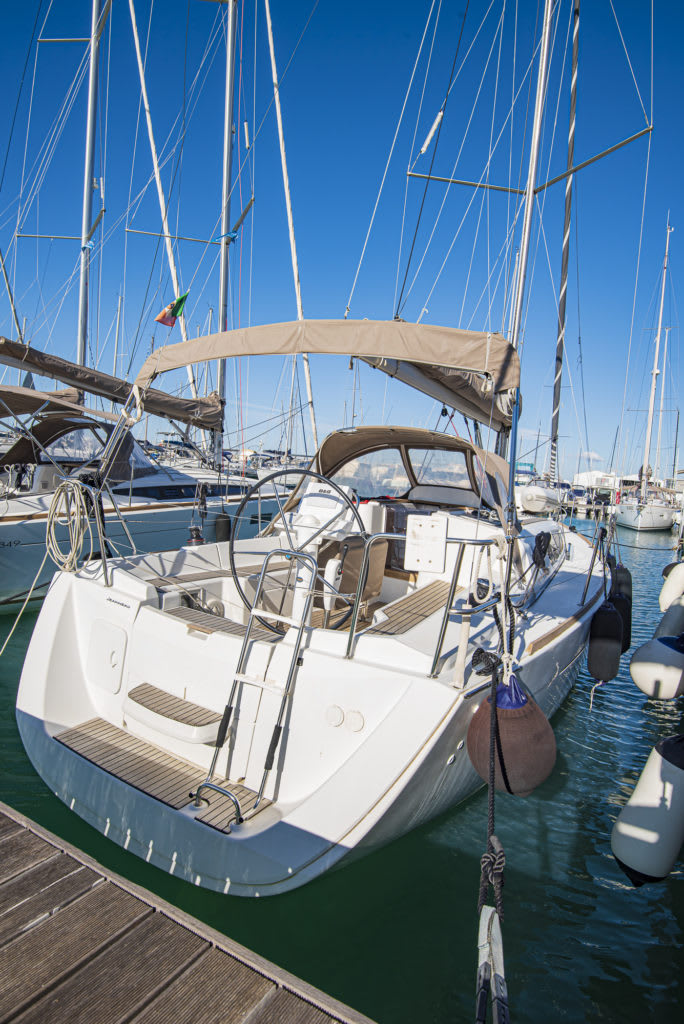 Ribellina Sun Odyssey 33i біля причалу Marina di San Vincenzo