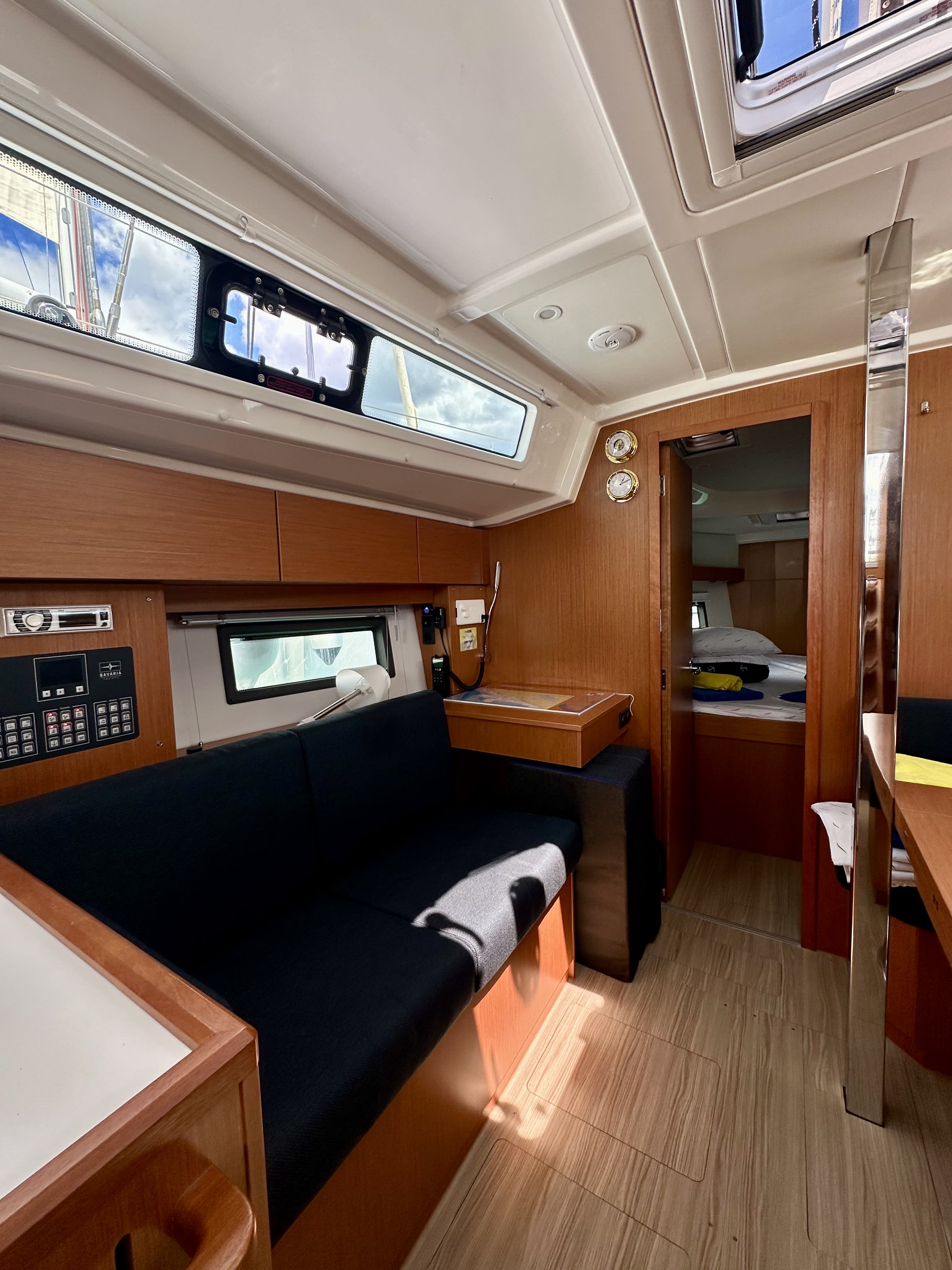 Surf Point Bavaria C38 amarrado en ACI Marina Trogir