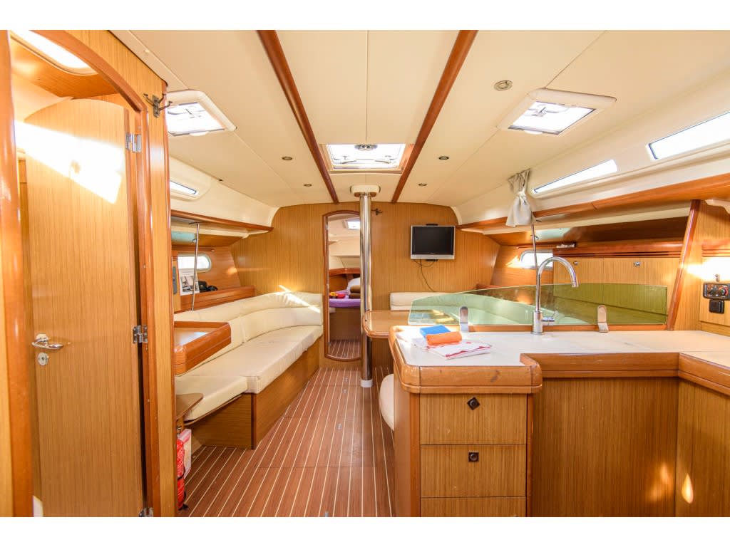 Benoit Sun Odyssey 42 i vor Anker in Marina di San Vincenzo