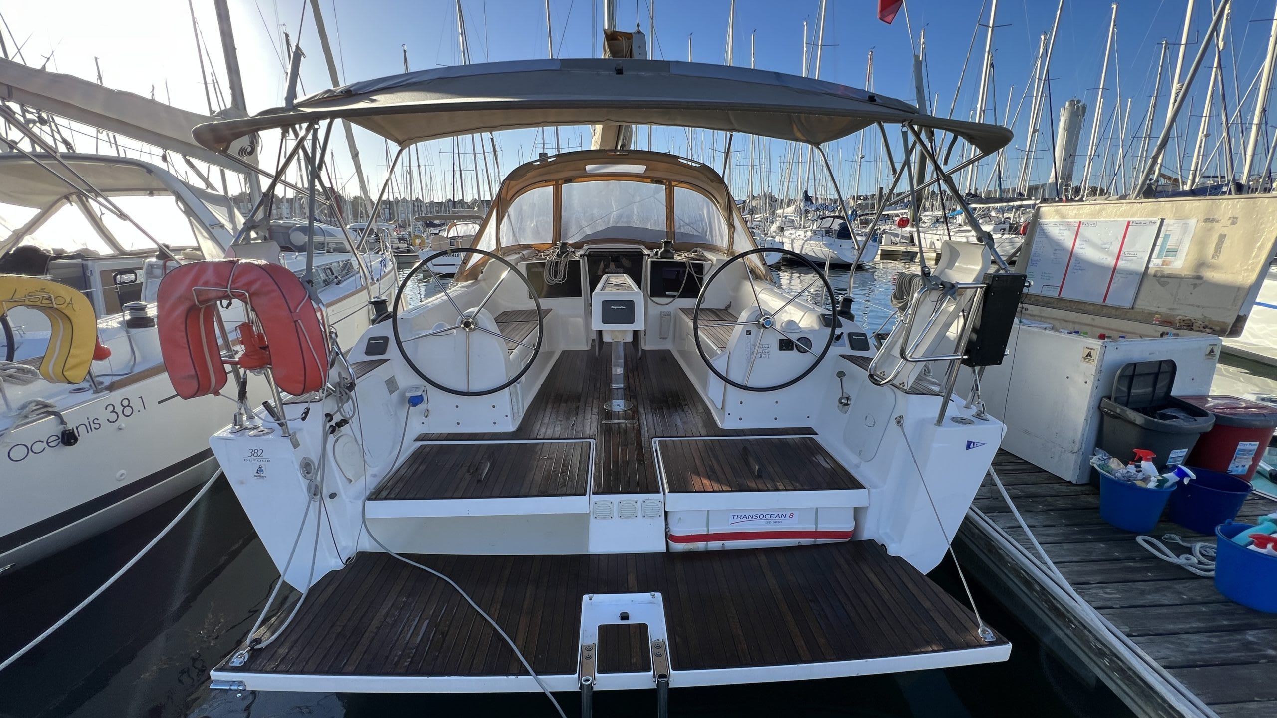 Excalibur Dufour 382 Grand Large amarrado en Arzon / Port du Crouesty